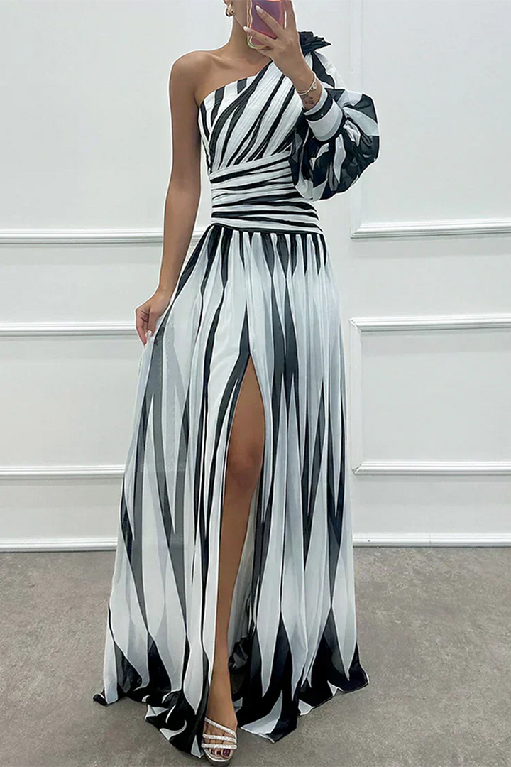 Vita | Elegant Striped Maxi Dress with One Shoulder