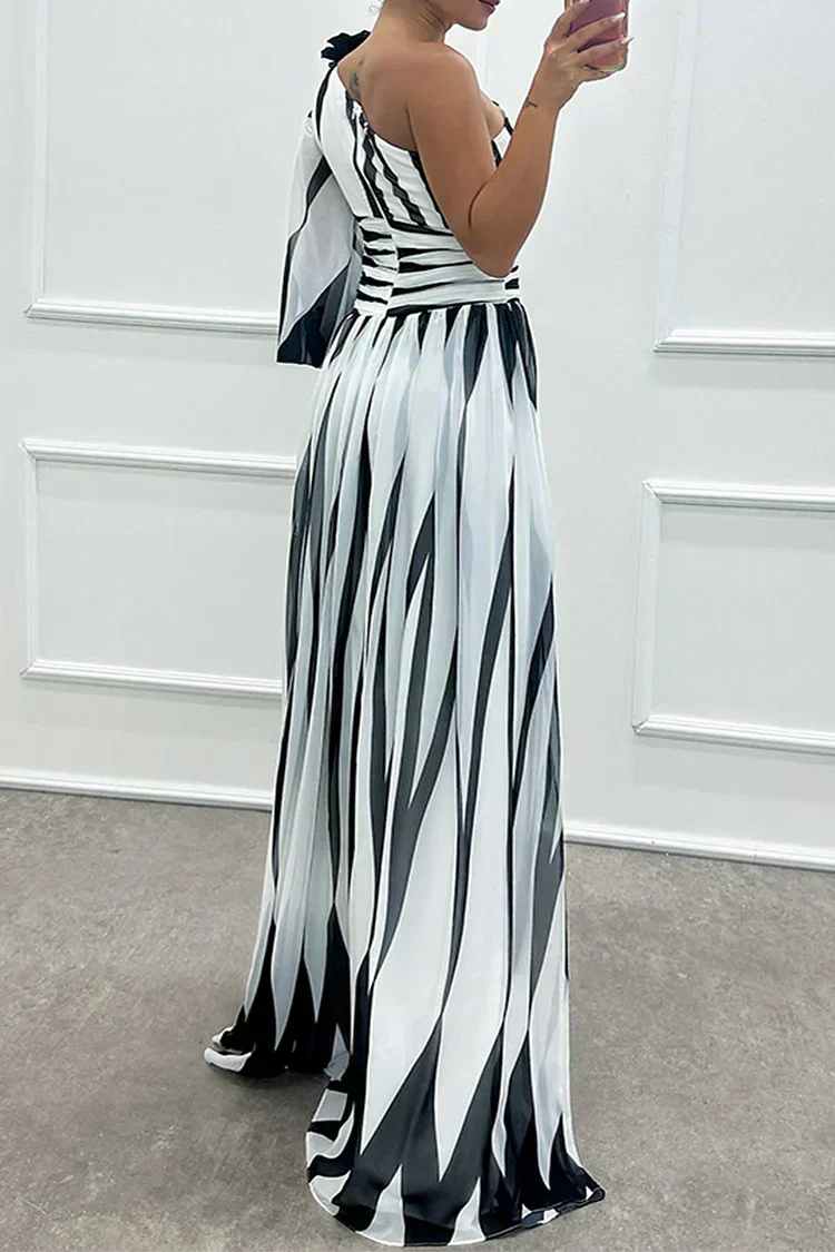 Vita | Elegant Striped Maxi Dress with One Shoulder