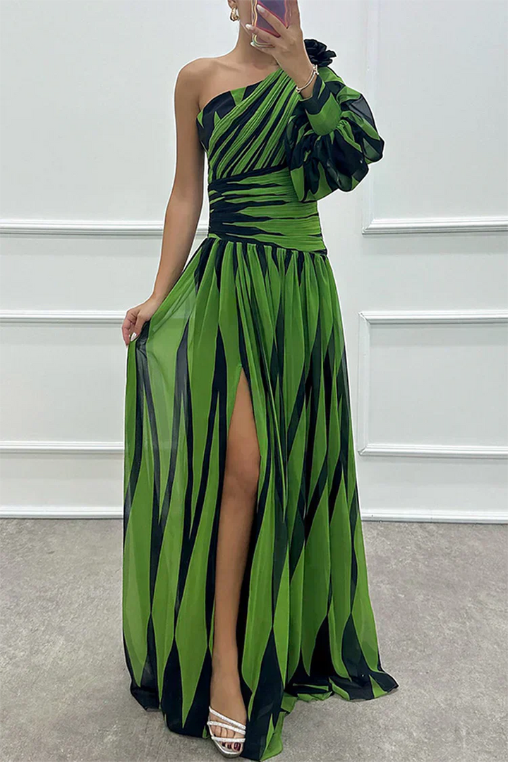 Vita | Elegant Striped Maxi Dress with One Shoulder