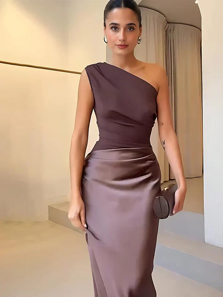 Alma | Maxi Dress with a Gilt in Satin